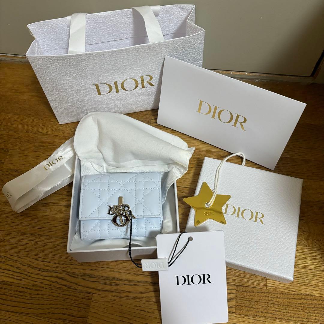 【新品未使用】 DIOR ウォレット 三つ折り財布 シャツブルー 限定品 Lady Dior 三つ折り財布 水色 ブルー Lady Dior 三つ折り財布 水色