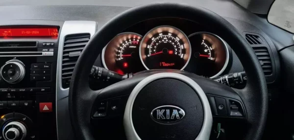 2013 KIA VENGA 1 Air 1.4 EcoDynamics 5dr 1 Year Warranty ULEZ Free - Image 4